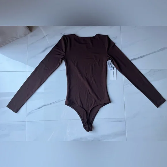 *BRAND NEW* Aritzia Babaton Contour Crew Longsleeve Bodysuit - Picture 2 of 10